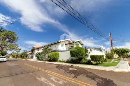 Sobrado com 4 Quartos à venda, 340m² no Jardim São Bento, Campo Grande