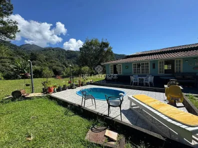 Casa com 6 Quartos à venda, 302m² no Granja Guarani, Teresópolis