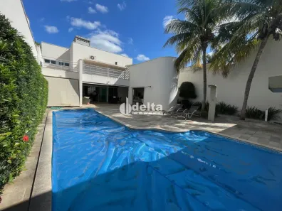 Casa com 4 Quartos para alugar, 341m² no Jardim Karaíba, Uberlândia