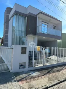 Casa com 3 Quartos à venda, 215m² no Praia Comprida, São José