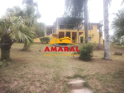 Fazenda/Sítio com 5 Quartos à venda, 200m² no Quatinga, Mogi das Cruzes