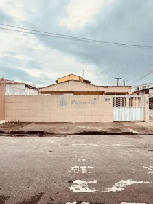 Casa com 4 Quartos para alugar, 216m² no Joaquim Távora, Fortaleza