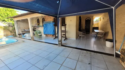 Casa com 4 Quartos à venda, 180m² no Candelária, Natal