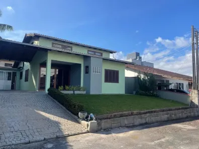 Casa com 4 Quartos para alugar, 170m² no Bom Retiro, Joinville