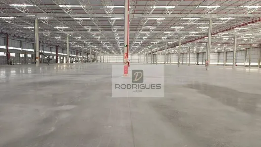 Galpão/Depósito/Armazém para alugar, 1840m² no Parque Jaçatuba, Santo André
