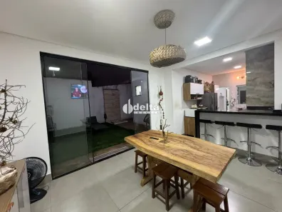 Casa com 2 Quartos à venda, 80m² no Jardim Canaã, Uberlândia