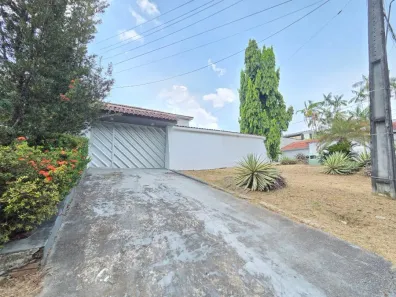 Casa com 5 Quartos para alugar, 452m² no Aleixo, Manaus