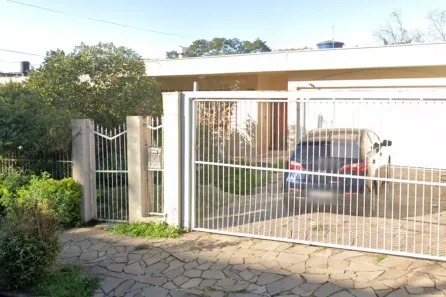 Casa com 3 Quartos para alugar, 215m² no Três Figueiras, Porto Alegre