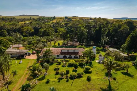 Fazenda/Sítio com 3 Quartos à venda, 600m² no Centro, Luziânia