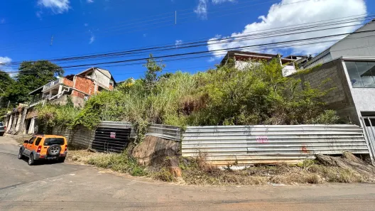 Lote/Terreno à venda, 900m² no São Pedro, Juiz de Fora