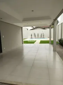 Casa com 3 Quartos para alugar, 420m² no Jardim Karaíba, Uberlândia
