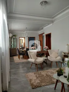 Sobrado com 4 Quartos à venda, 225m² no Centro, Araguari