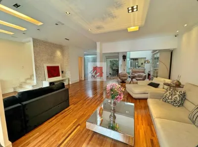 Casa com 4 Quartos à venda, 226m² no Vila Gumercindo, São Paulo