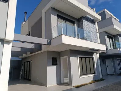 Sobrado com 3 Quartos para alugar, 147m² no Xaxim, Curitiba