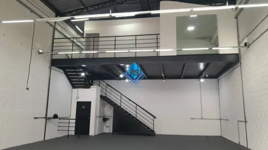 Galpão/Depósito/Armazém para alugar, 227m² no Nova Petrópolis, São Bernardo do Campo