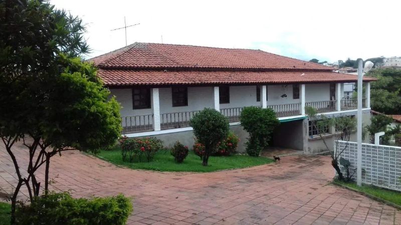 Casa com 5 quartos — Santa Amélia, Belo Horizonte
