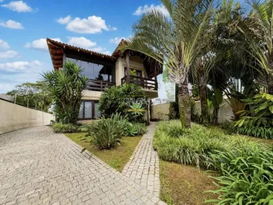 Casa com 3 Quartos à venda, 245m² no Bom Retiro, Joinville