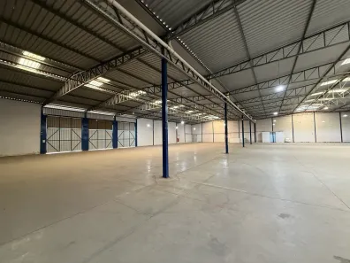 Galpão/Depósito/Armazém com 8 Quartos para alugar, 3700m² no São Joaquim, Contagem