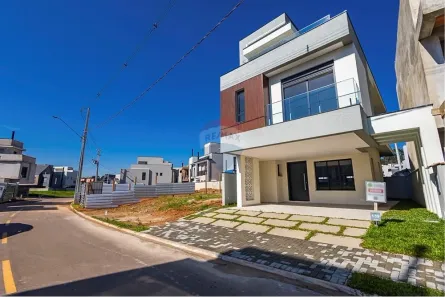 Casa com 3 Quartos à venda, 212m² no Santa Cândida, Curitiba