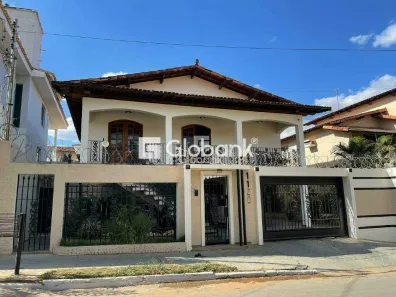 Casa com 4 Quartos à venda, 360m² no Jardim Panorama, Montes Claros