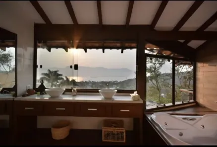 Sobrado com 3 Quartos para alugar, 150m² no Perequê, Ilhabela