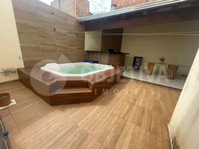 Casa com 3 Quartos à venda, 181m² no Jardim Holanda, Uberlândia