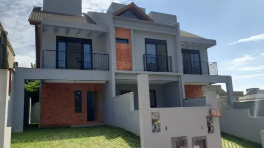 Casa com 3 Quartos para alugar, 200m² no Campeche, Florianópolis