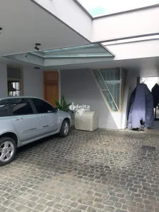 Casa com 3 Quartos à venda, 216m² no Saraiva, Uberlândia
