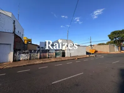 Casa com 2 Quartos à venda, 360m² no Santa Mônica, Uberlândia