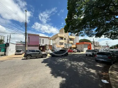 Casa com 8 Quartos para alugar, 360m² no Setor Aeroporto, Goiânia