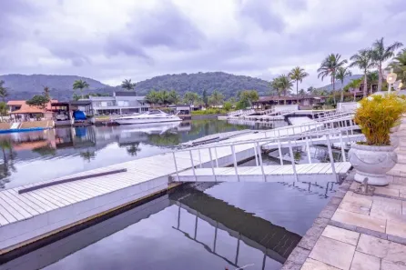 Casa de Condomínio com 5 Quartos para alugar, 751m² no Balneario Praia do Perequê, Guarujá