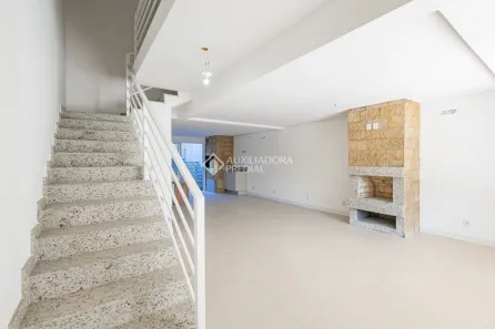 Casa com 3 Quartos para alugar, 200m² no Jardim Itu, Porto Alegre