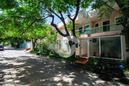Casa de Condomínio com 4 Quartos à venda, 240m² no Charitas, Niterói