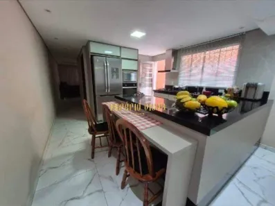 Sobrado com 3 Quartos à venda, 211m² no Vila Perreli, Poá