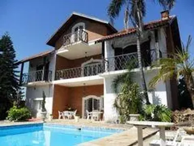 Sobrado com 4 Quartos para alugar, 400m² no Independência, Taubaté