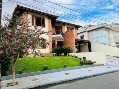Casa com 5 Quartos à venda, 290m² no Floresta, Joinville