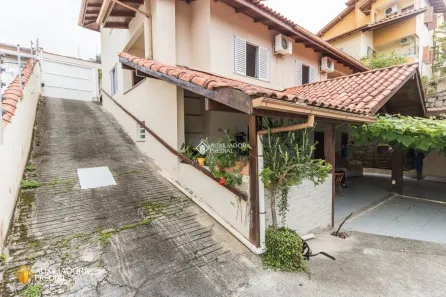 Casa com 5 Quartos à venda, 235m² no Trindade, Florianópolis