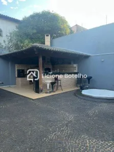 Casa com 3 Quartos para alugar, 200m² no Cidade Jardim, Uberlândia