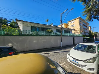 Casa de Condomínio com 4 Quartos à venda, 400m² no Valparaíso, Petrópolis