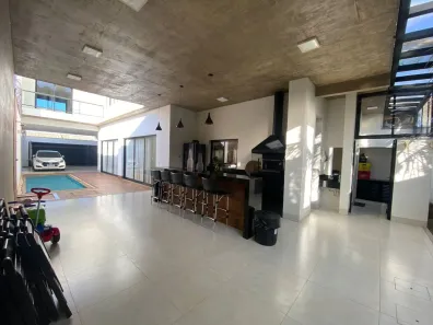 Casa com 3 Quartos à venda, 270m² no Novo Mundo, Uberlândia