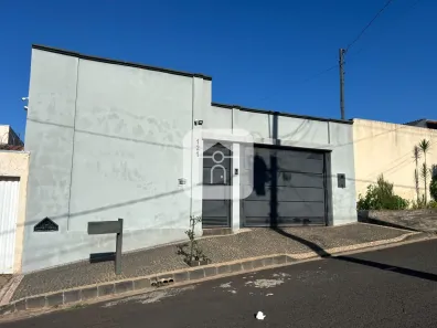Casa com 3 Quartos para alugar, 194m² no Nova Uberlândia, Uberlândia