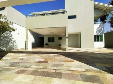 Sobrado com 3 Quartos à venda, 314m² no Santa Rosa, Uberlândia
