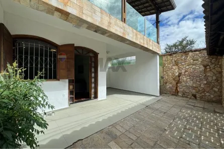 Casa com 5 Quartos à venda, 300m² no Santa Tereza, Belo Horizonte