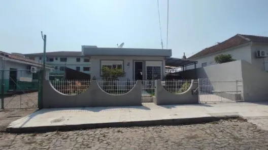 Casa com 2 Quartos à venda, 130m² no Camobi, Santa Maria