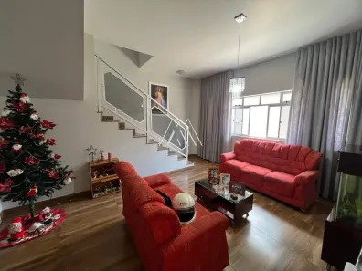 Casa com 3 Quartos à venda, 203m² no Centro, Itaúna