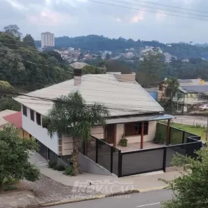 Casa com 7 Quartos à venda, 330m² no Desvio Rizzo, Caxias do Sul