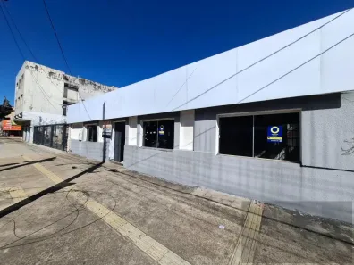 Casa com 3 Quartos para alugar, 220m² no Setor Central, Goiânia