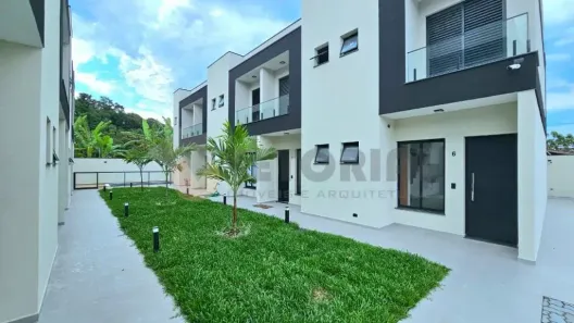 Sobrado com 2 Quartos à venda, 77m² no Capricórnio I, Caraguatatuba