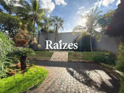 Casa com 3 Quartos à venda, 300m² no Cidade Jardim, Uberlândia