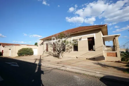 Prédio Comercial com 6 Quartos à venda, 349m² no Fundinho, Uberlândia